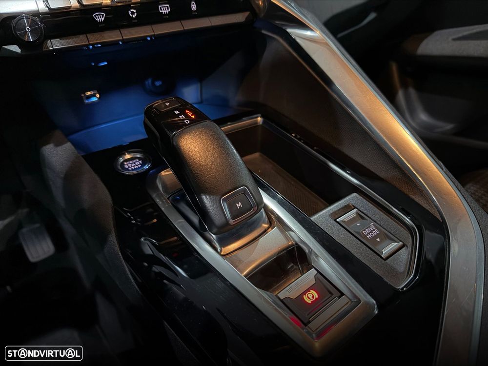 Peugeot 3008 1.5 BlueHDi Allure EAT8 - 23