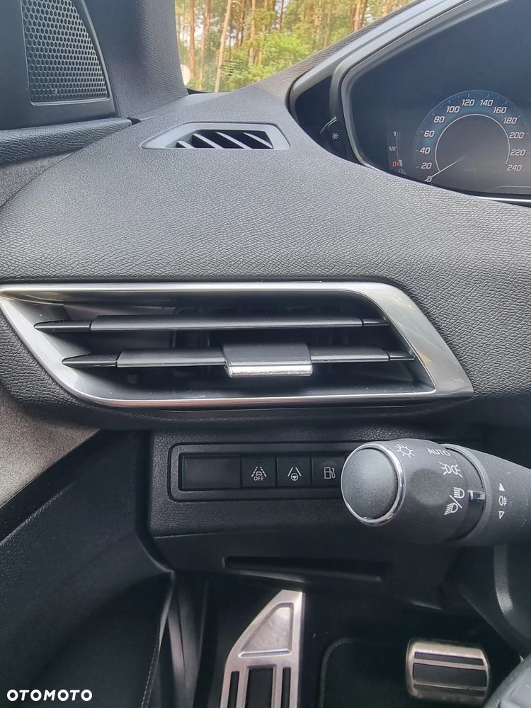 Peugeot 3008 1.6 PureTech GPF GT Line S&S EAT8 - 30