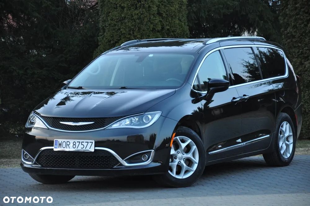 Chrysler Pacifica - 3