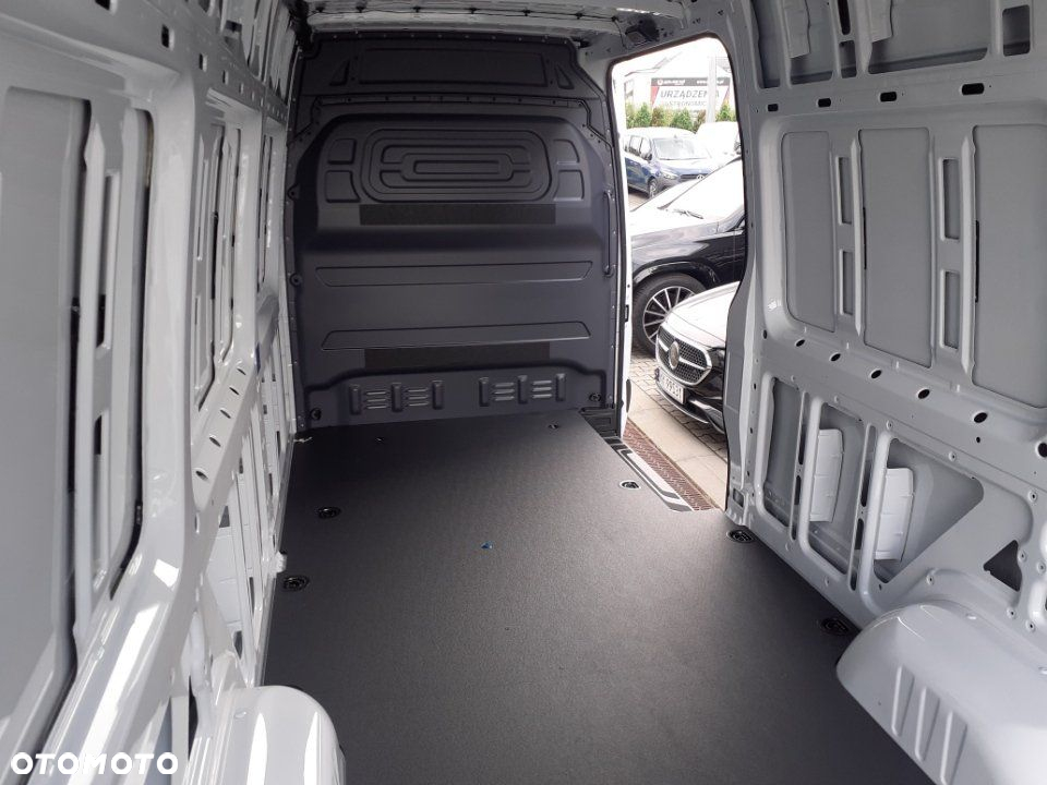 Mercedes-Benz eSprinter - 12