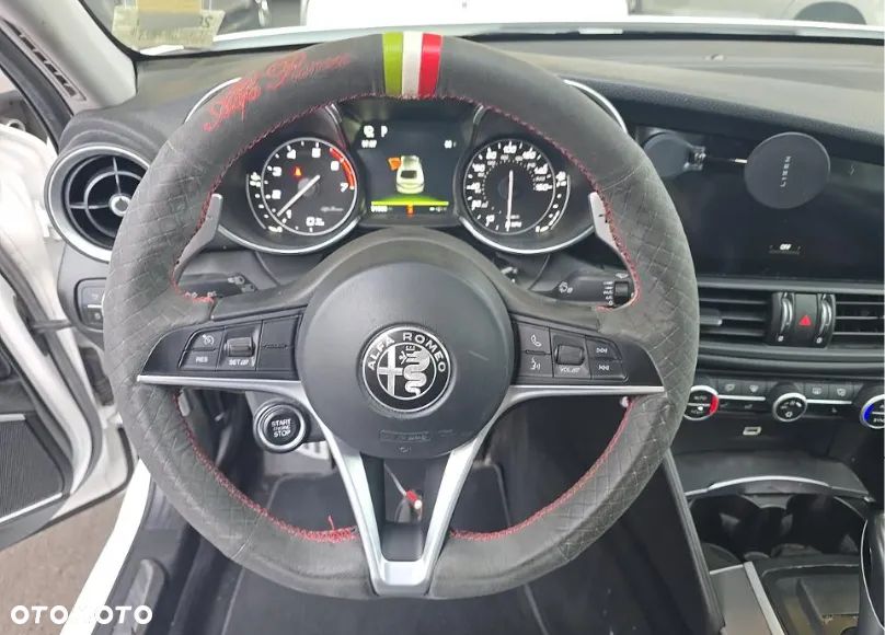 Alfa Romeo Giulia 2.0 Turbo TI Q4 - 8