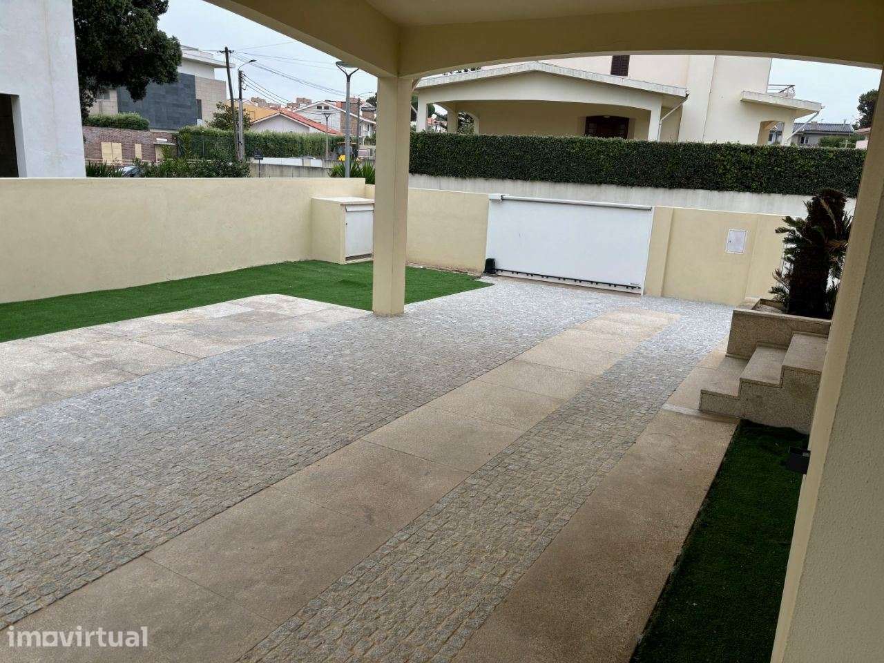 Magnífica Moradia 4 frentes/2 suites/garagem 4 carros/a 350m da praia - Grande imagem: 4/20