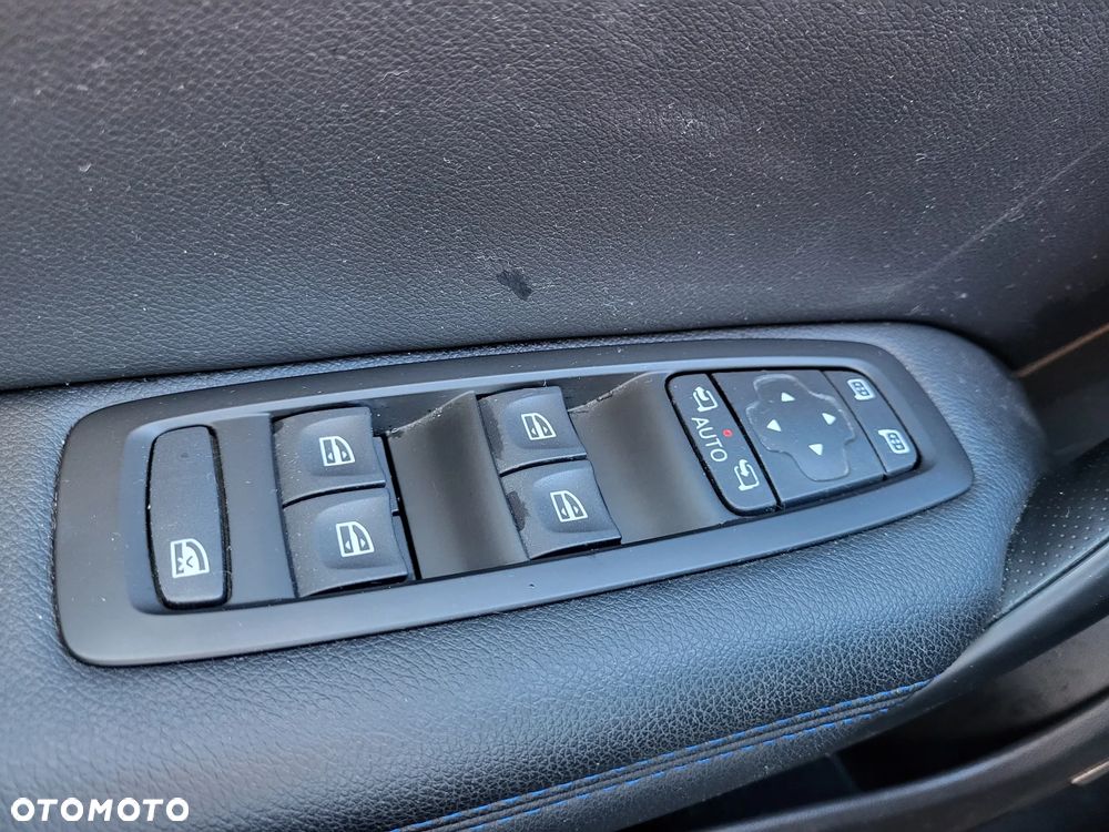 Renault Megane ENERGY TCe 205 EDC GT - 21