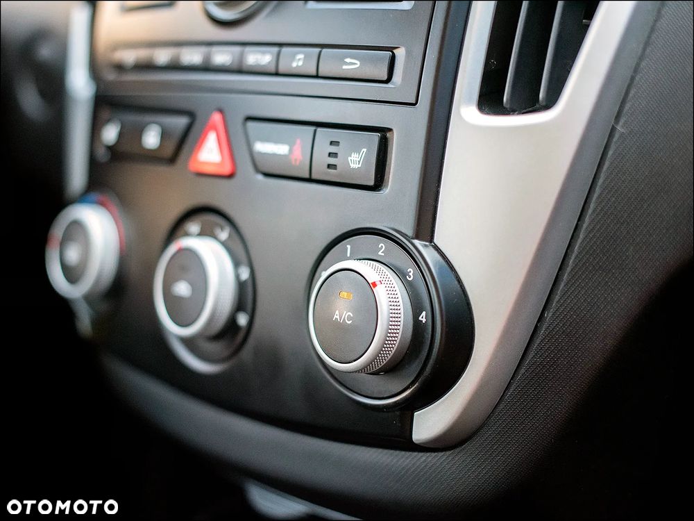 Kia Ceed - 27