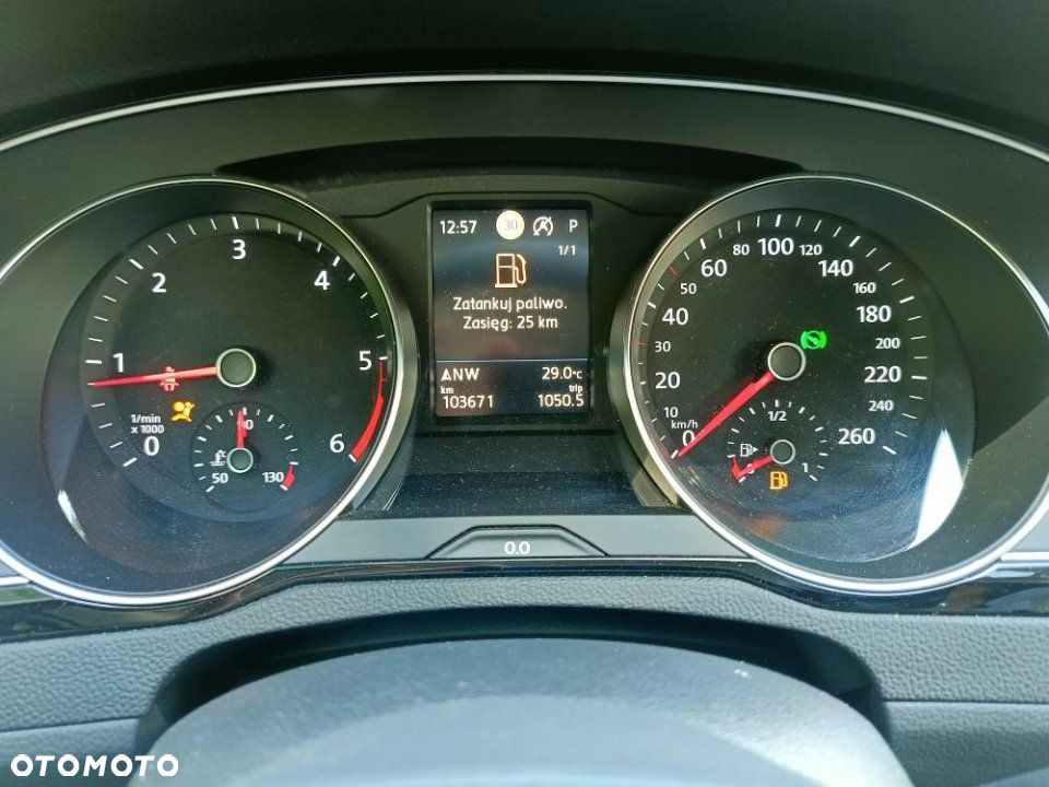 Volkswagen Passat - 11
