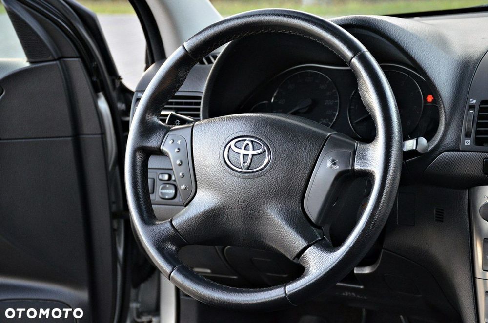 Toyota Avensis - 28