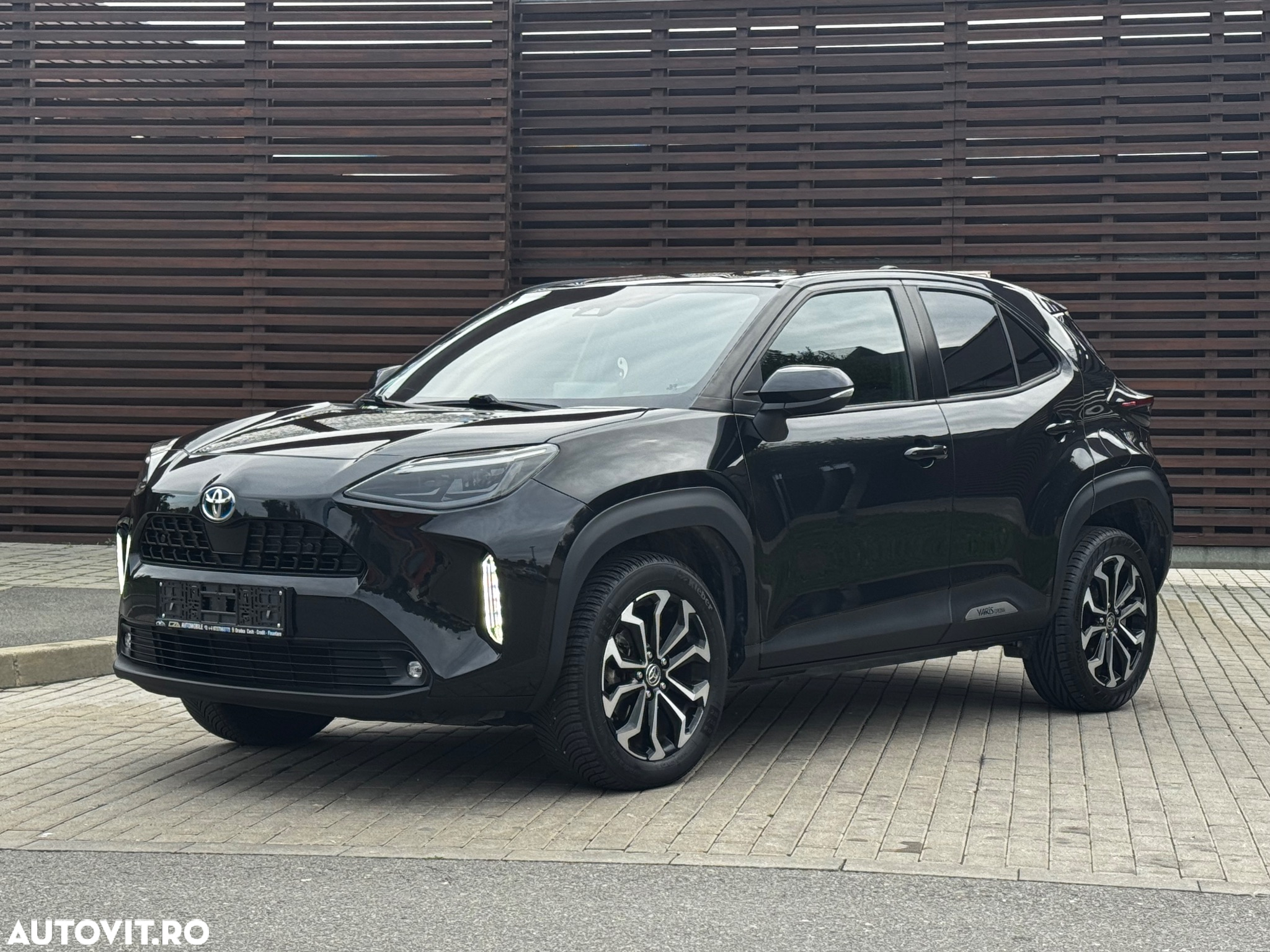 Toyota Yaris Cross 1.5 VVT-i HSD 4x4 Exclusive Elegant - 9