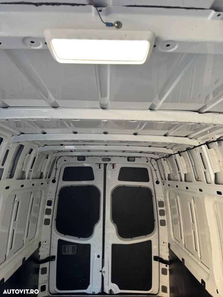 Mercedes-Benz Sprinter - 15