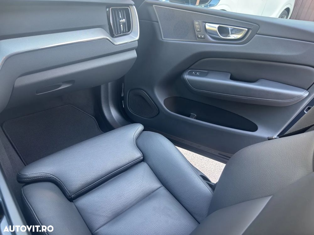Volvo XC 60 B4 MHEV AT FWD Core - 24