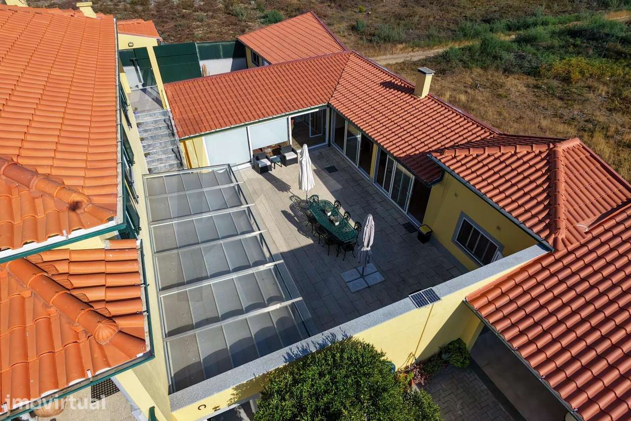 Moradia T4 de Luxo Murada com Piscina, Anexos e Duplo Acesso | Sarzedo - Grande imagem: 5/52
