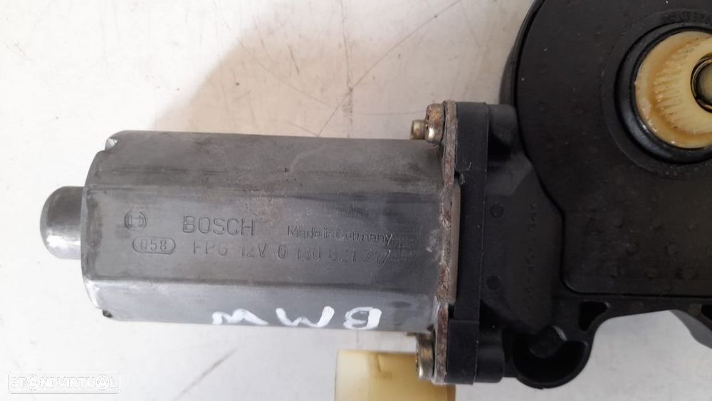 MOTOR ELEVADOR VIDROS FRONTAL FRENTE ESQUERDO ORIGINAL 0130821717 BMW SERIE 3 COUPE E46 - 3