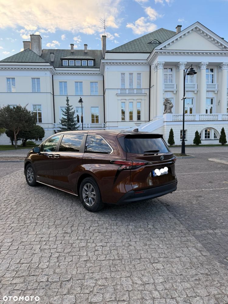 Toyota Sienna - 5