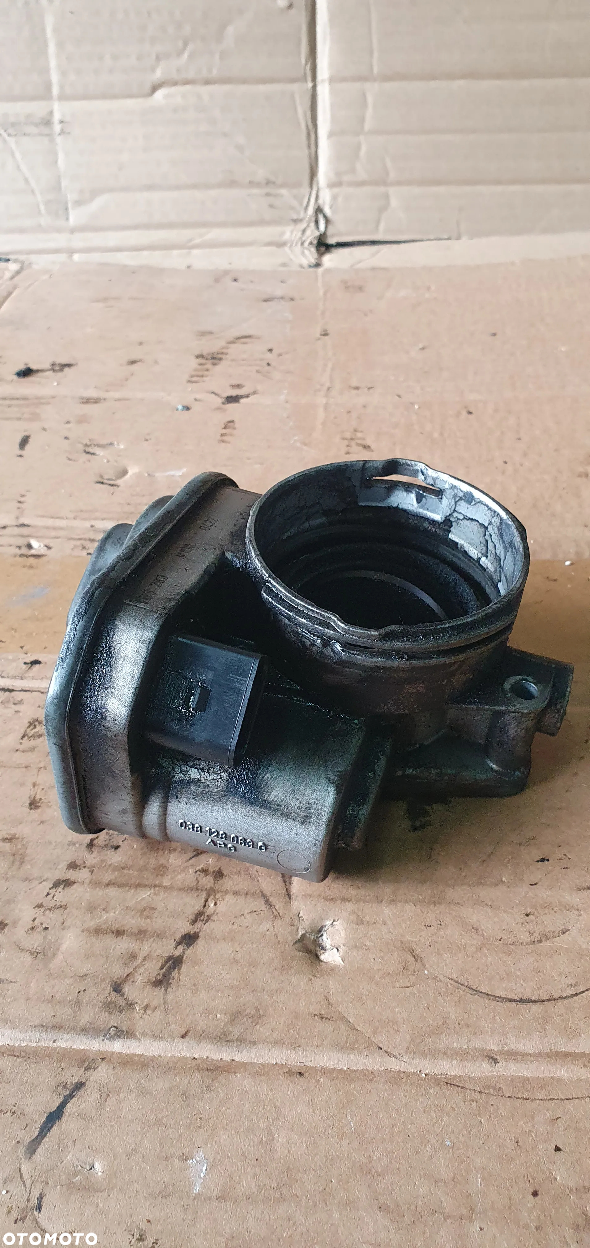 Przepustnica VW Touran 1.9 TDI 038128063G - 3