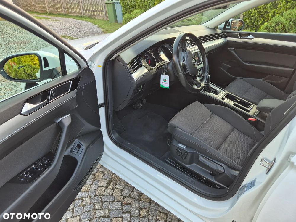 Volkswagen Passat - 21