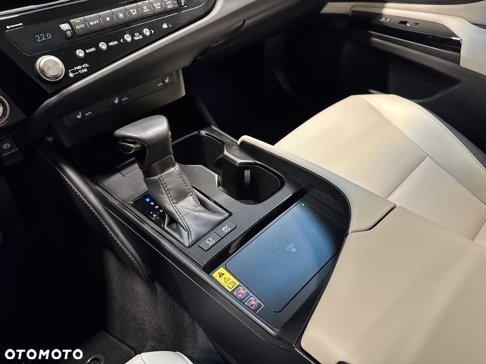 Lexus ES 300h Business Edition - 30