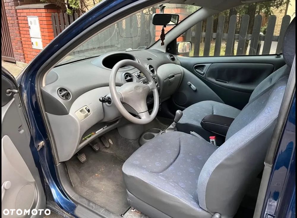 Toyota Yaris 1.0 Base - 2