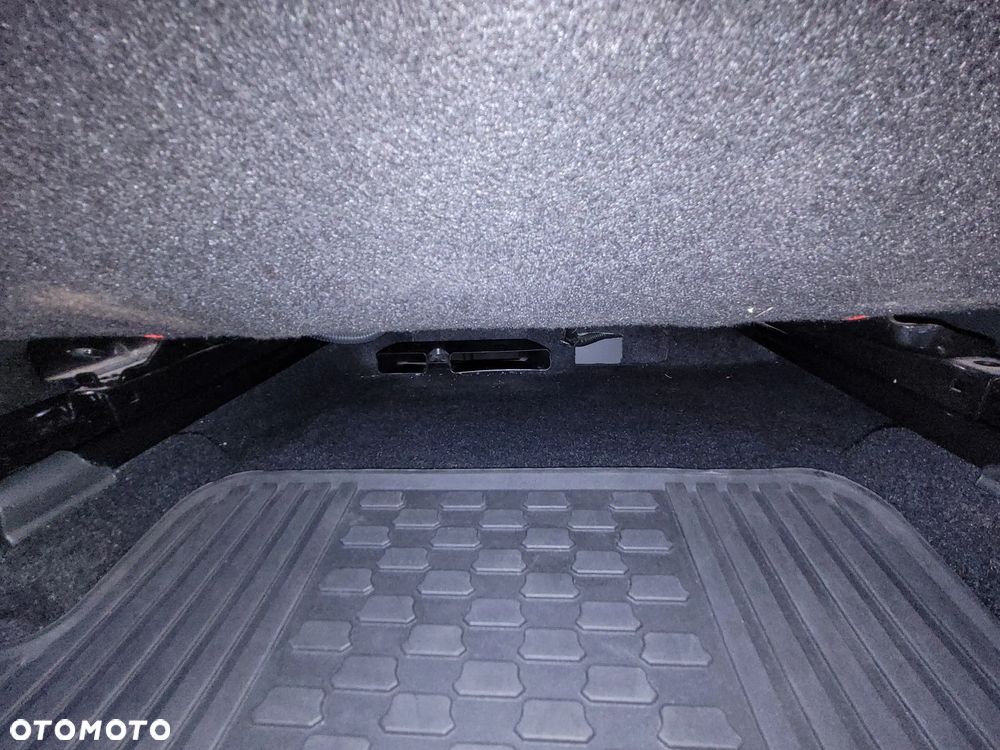 Hyundai i30 1.6 D Classic + DCT - 32