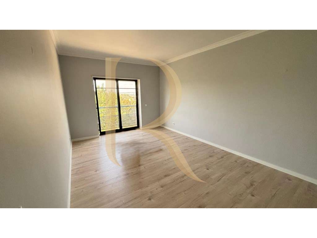 Apartamento duplex T1+1 remodelado no Monte da Caparica - Grande imagem: 2/12
