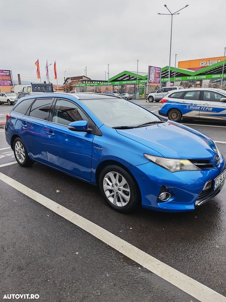 Toyota Auris 1.8 L VVT-i TS Hybrid Sol+ - 1