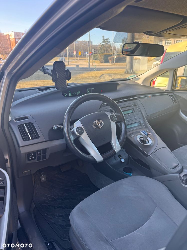 Toyota Prius (Hybrid) - 9