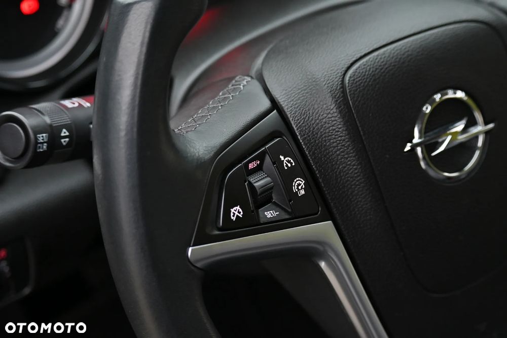 Opel Astra ver-1-4-turbo-cosmo - 28