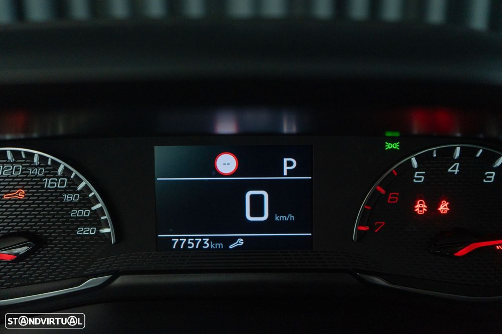 Peugeot 2008 1.2 PureTech Active Pack EAT8 - 6