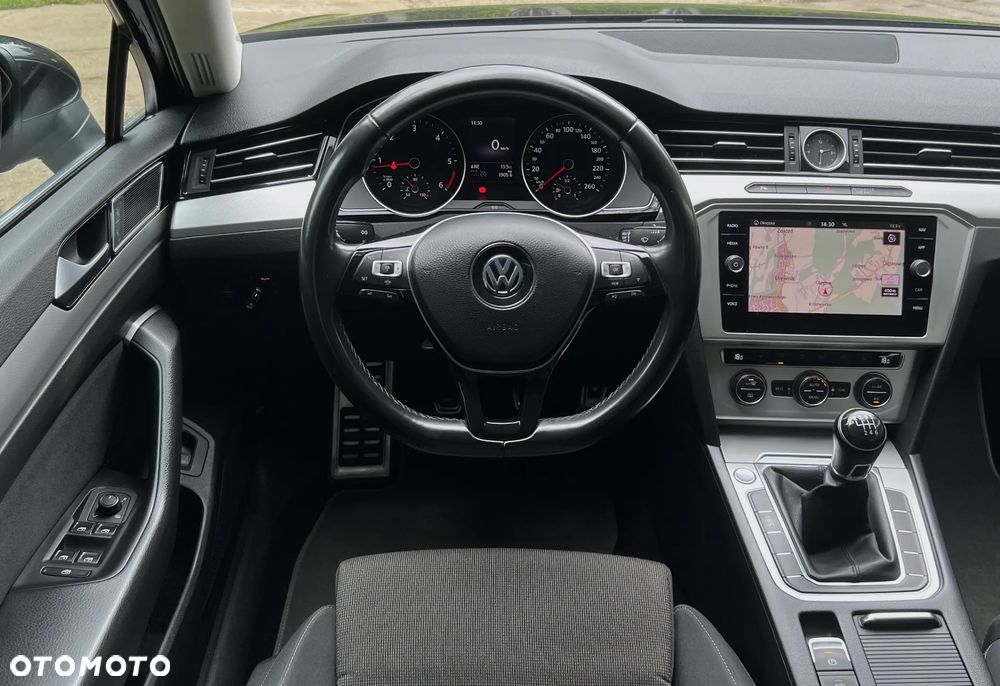 Volkswagen Passat 2.0 TDI SCR Comfortline - 17