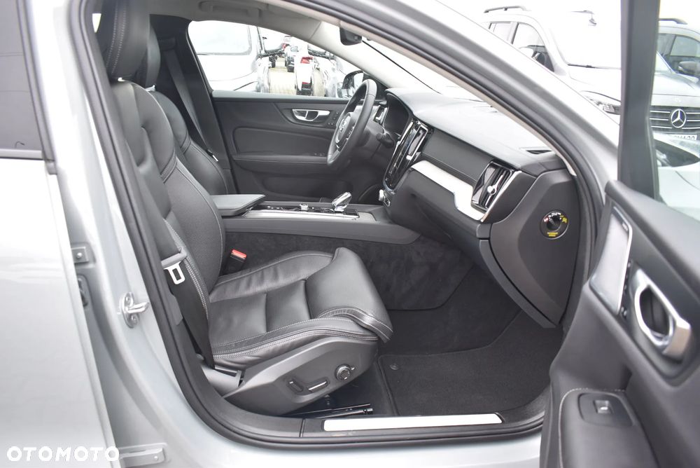 Volvo S60 B5 B AWD Ultimate Dark - 17