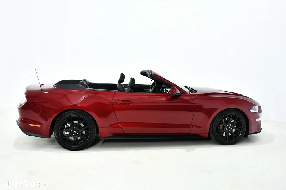 Ford Mustang - 1