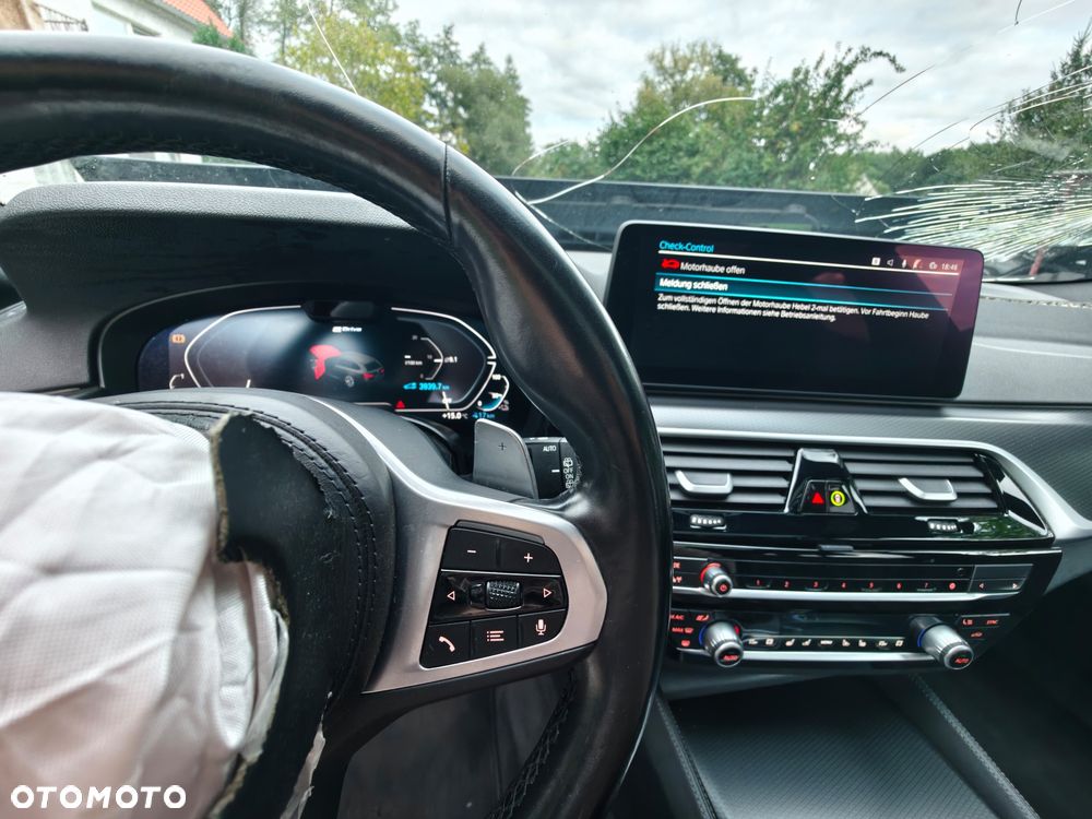 BMW Seria 5 530e xDrive M Sport sport - 37