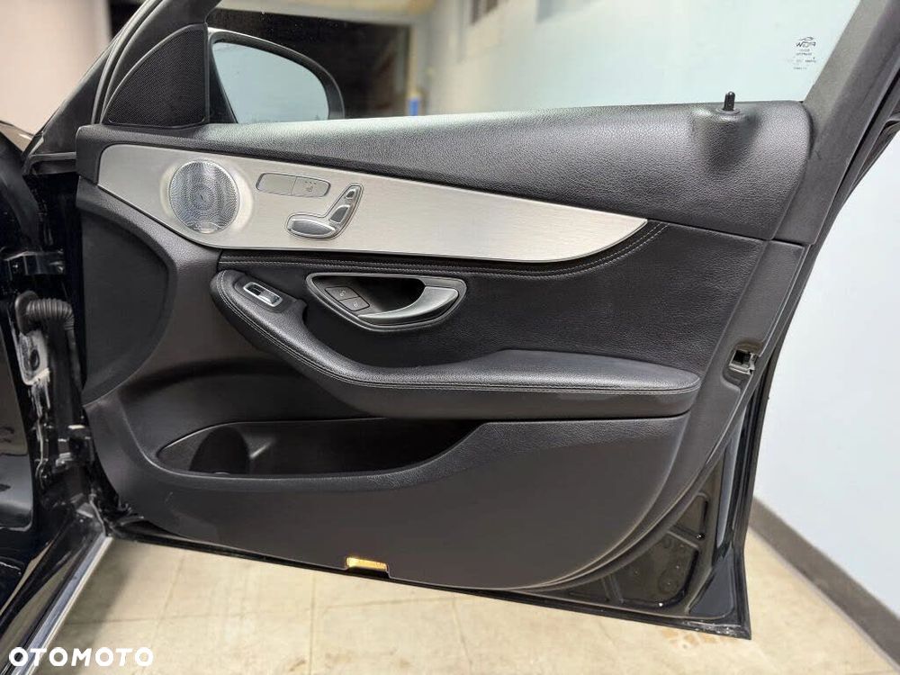 Mercedes-Benz Klasa C 300 7G-TRONIC - 19