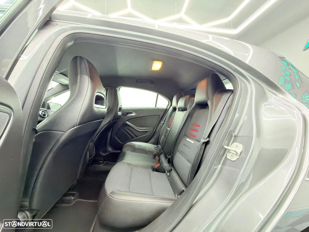 Mercedes-Benz A 180 d AMG Line - 12