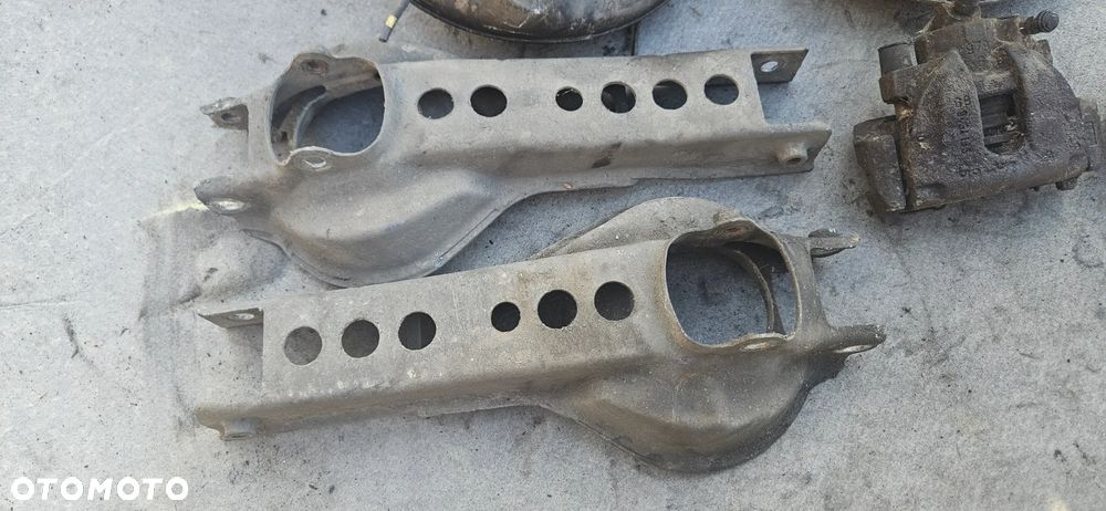 Zwrotnica piasta lewa prawa tył tylna wahacz zacisk Volvo V70 II 2,4 D5 9200624 - 4