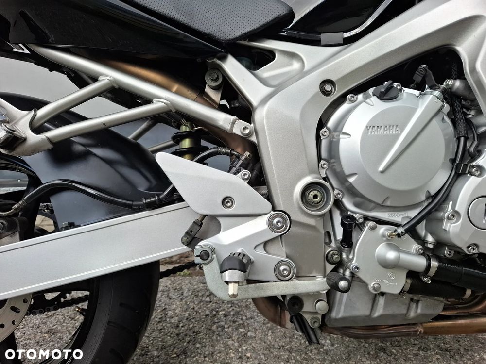 Yamaha FZ6 - 12