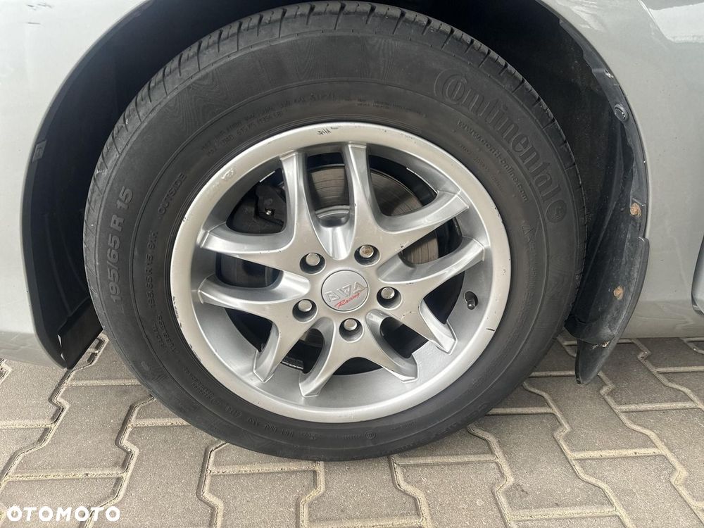 Toyota Auris - 11