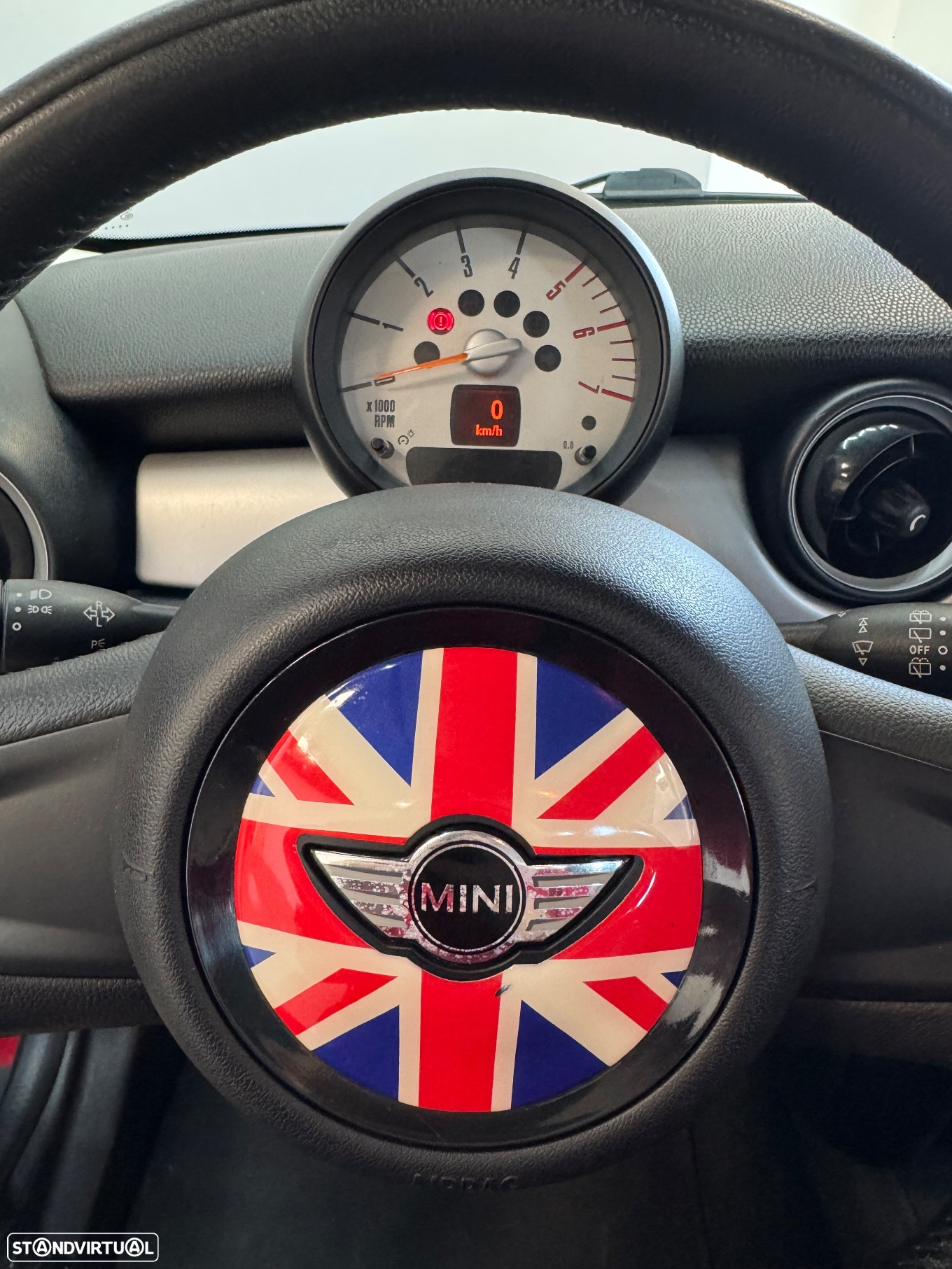 MINI 3 Portas One D - 8