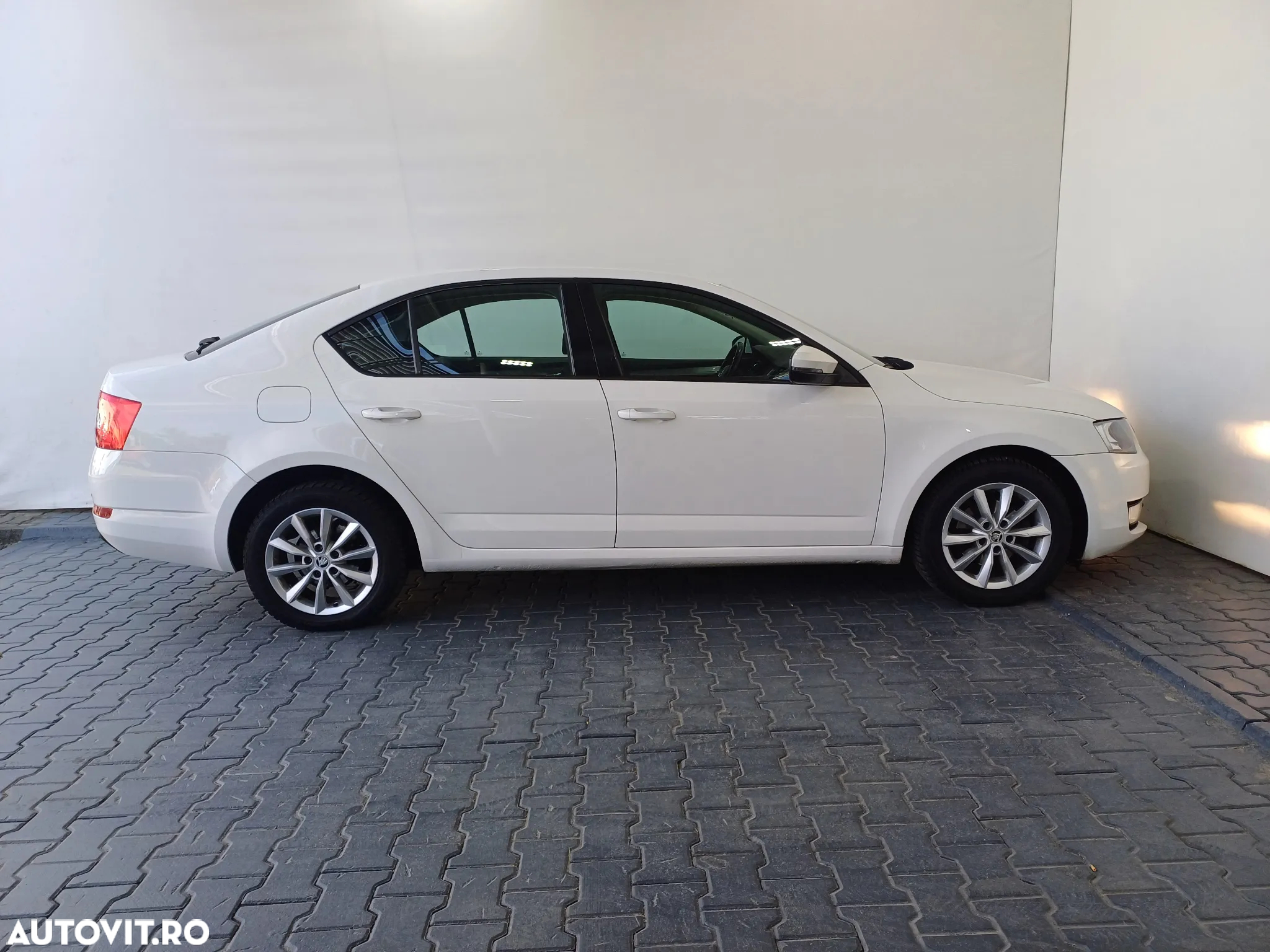 Skoda Octavia 1.6 TDI AMBITION - 23