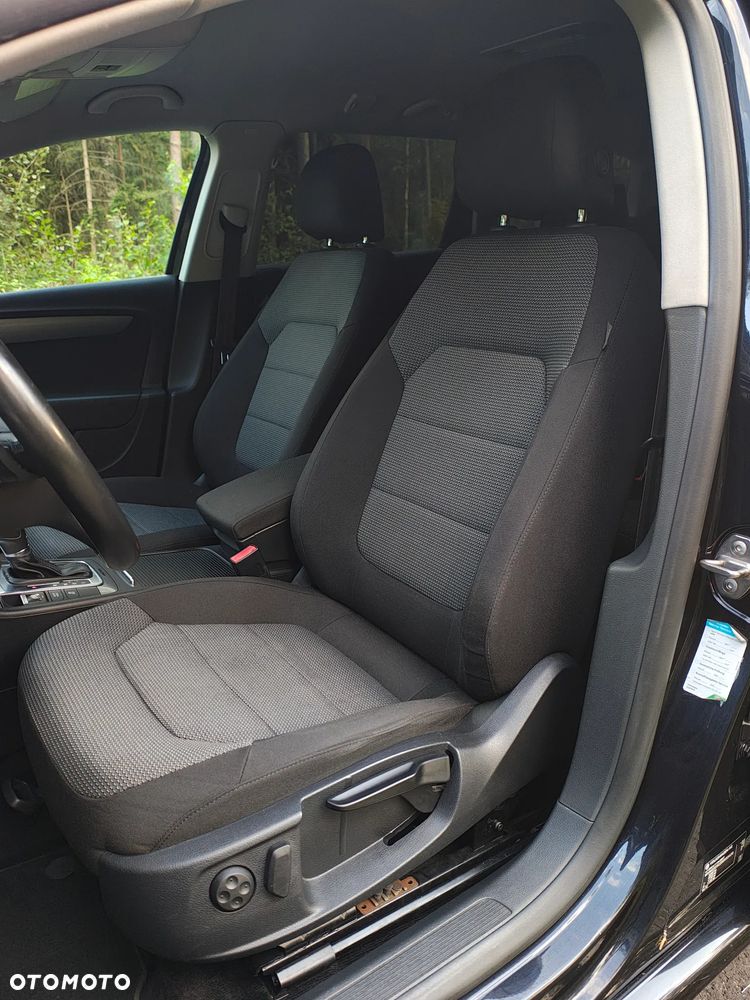 Volkswagen Passat - 30