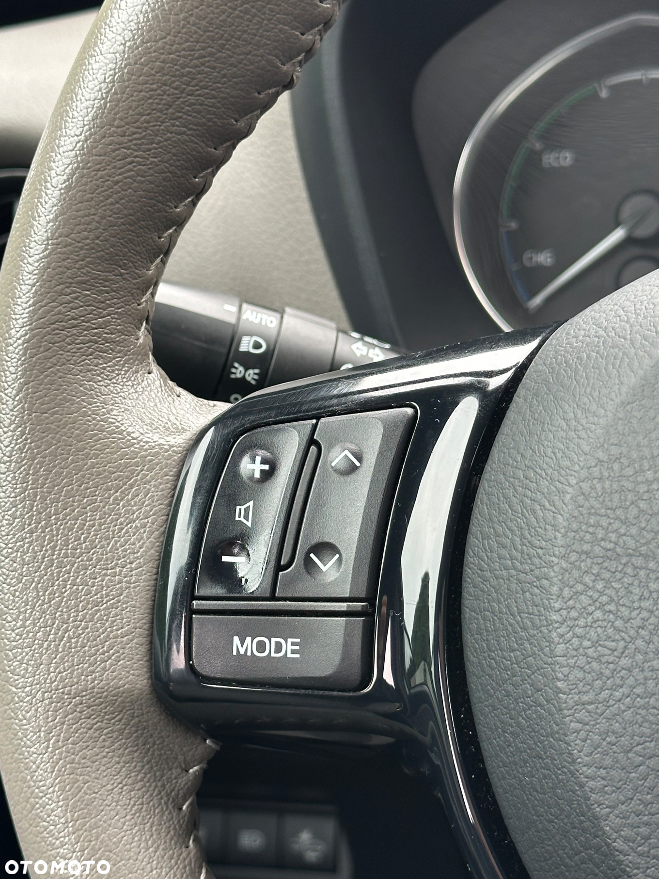 Toyota Yaris Hybrid 100 Selection Platinum - 22