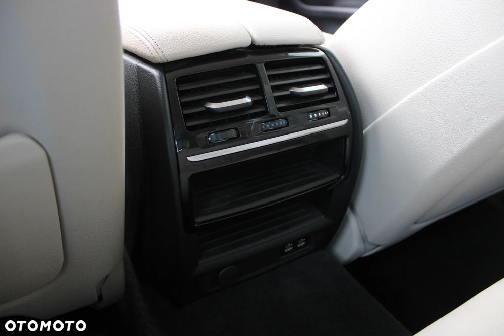 BMW Seria 5 520d xDrive Luxury Line - 26