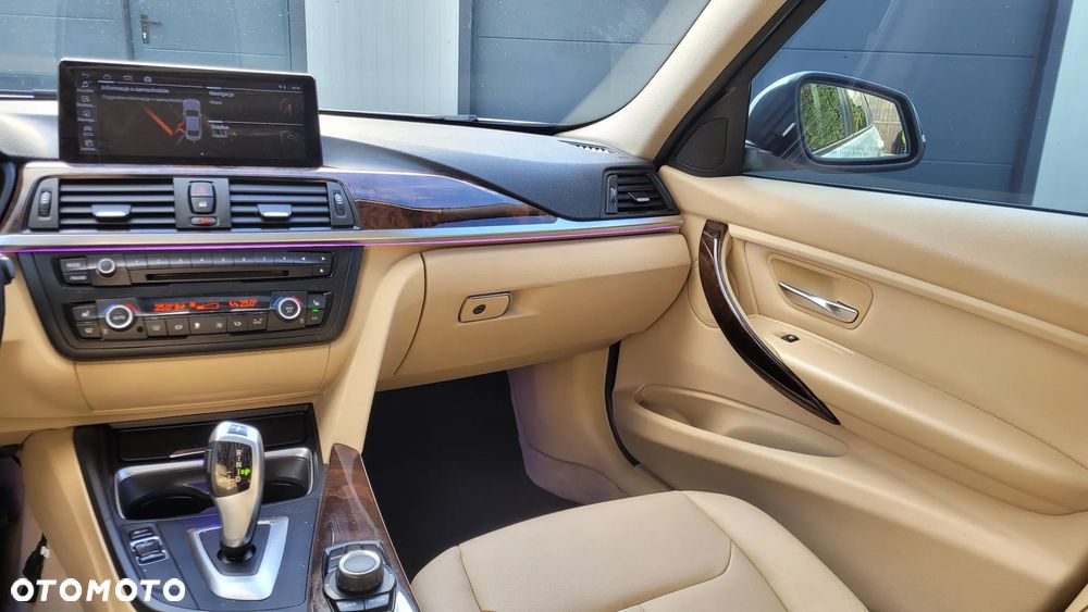 BMW Seria 3 328i xDrive - 17