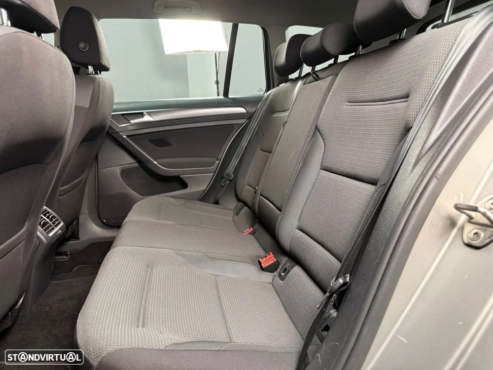 VW Golf Variant 1.6 TDi Confortline - 16