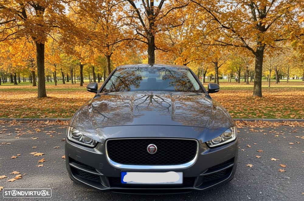 Jaguar XE 2.0 D Prestige Aut. - 2