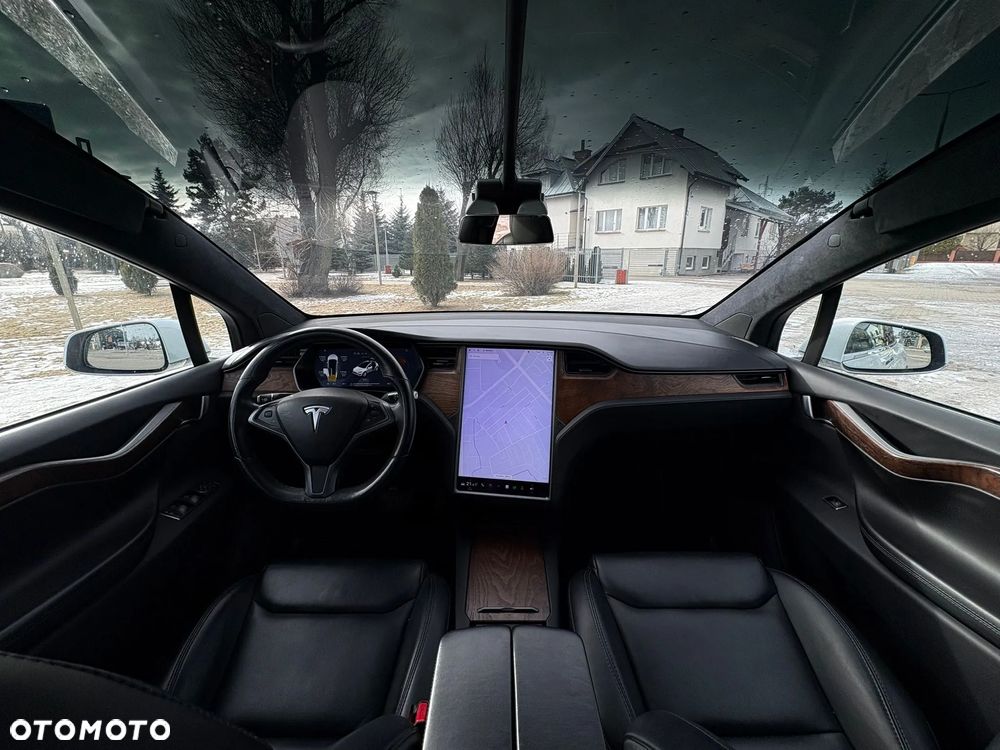 Tesla Model X - 19