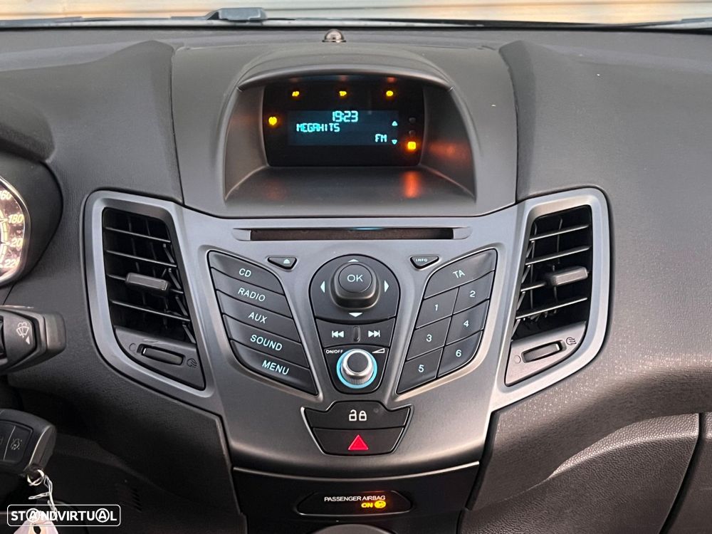 Ford Fiesta 1.0 T EcoBoost Titanium - 12