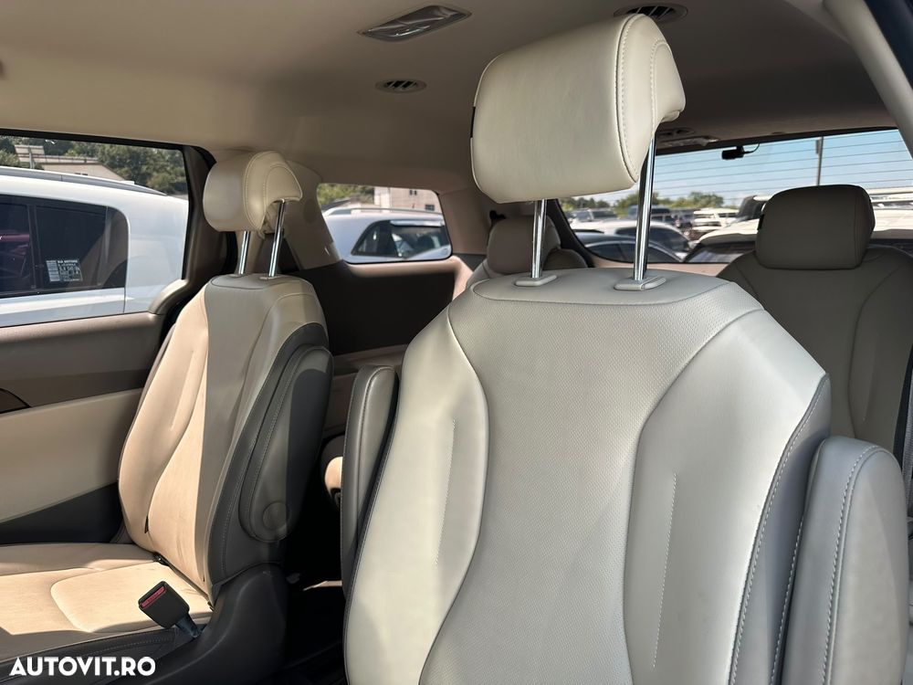 Kia Carnival - 14