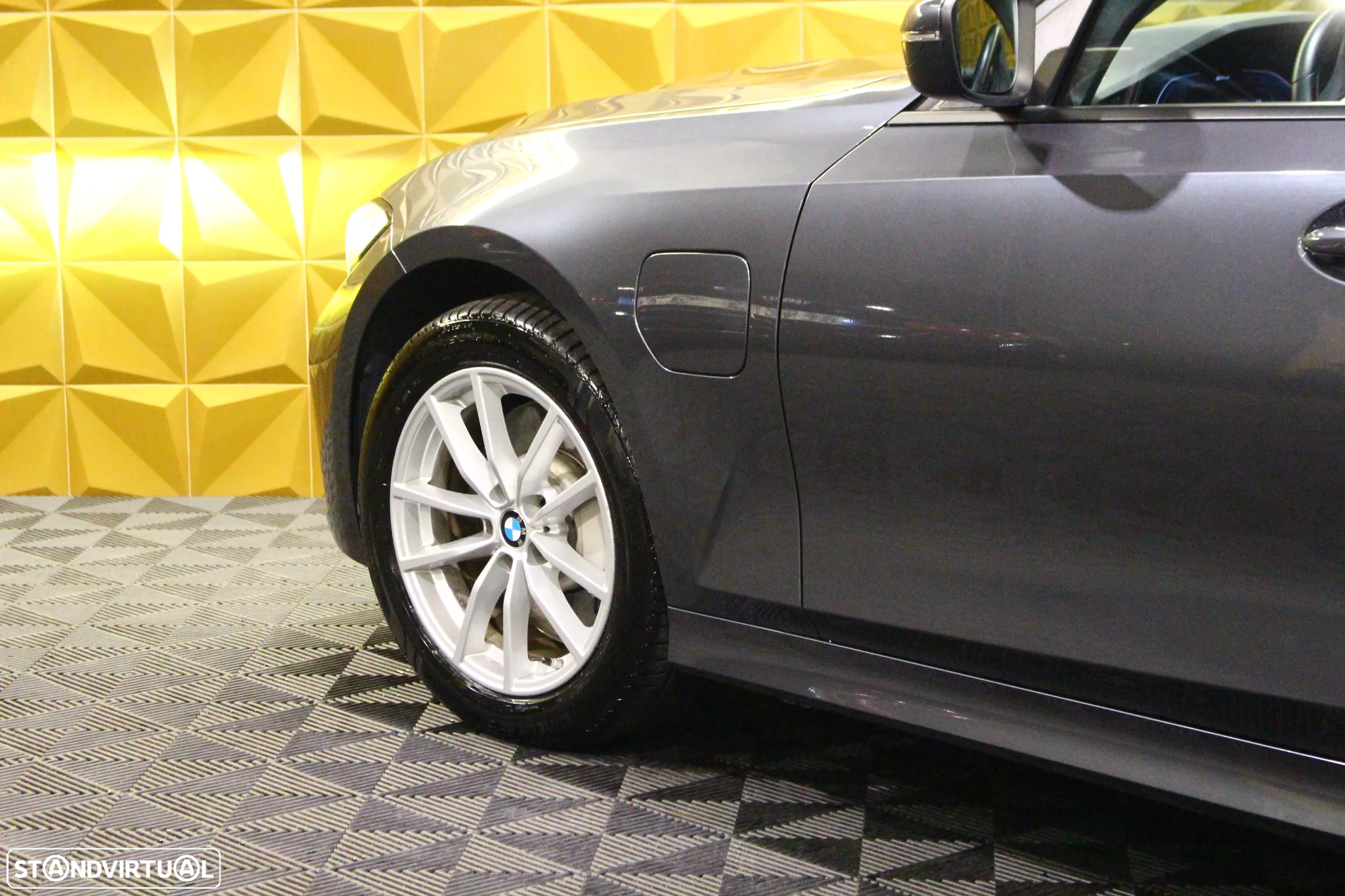 BMW 330 e Auto - 12