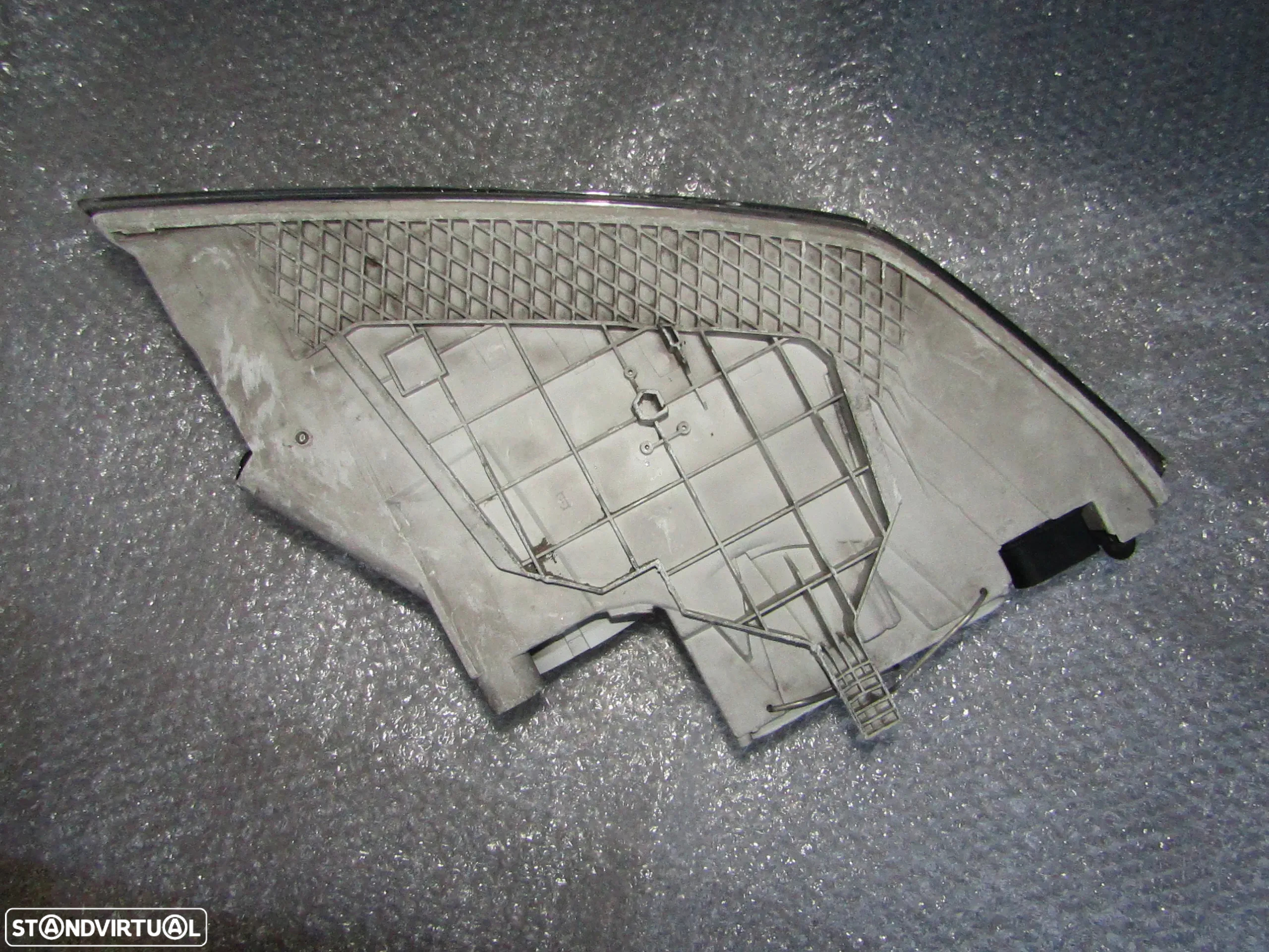 Farol Skoda Otavia  (ver descrição) - 4