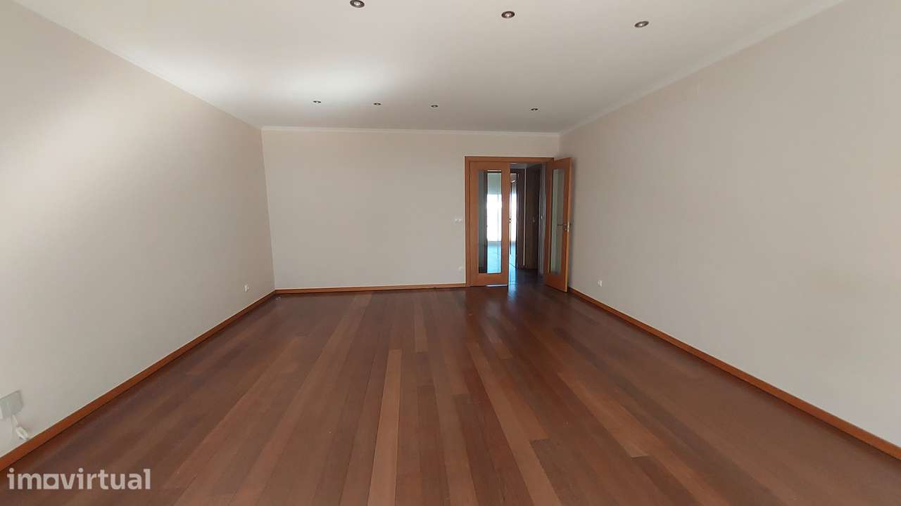 Apartamento T3 - Centro de Fátima - Grande imagem: 2/21