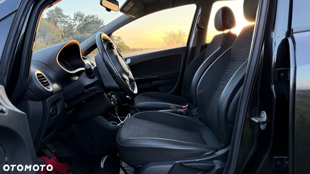 Opel Corsa 1.2 16V Cosmo - 11